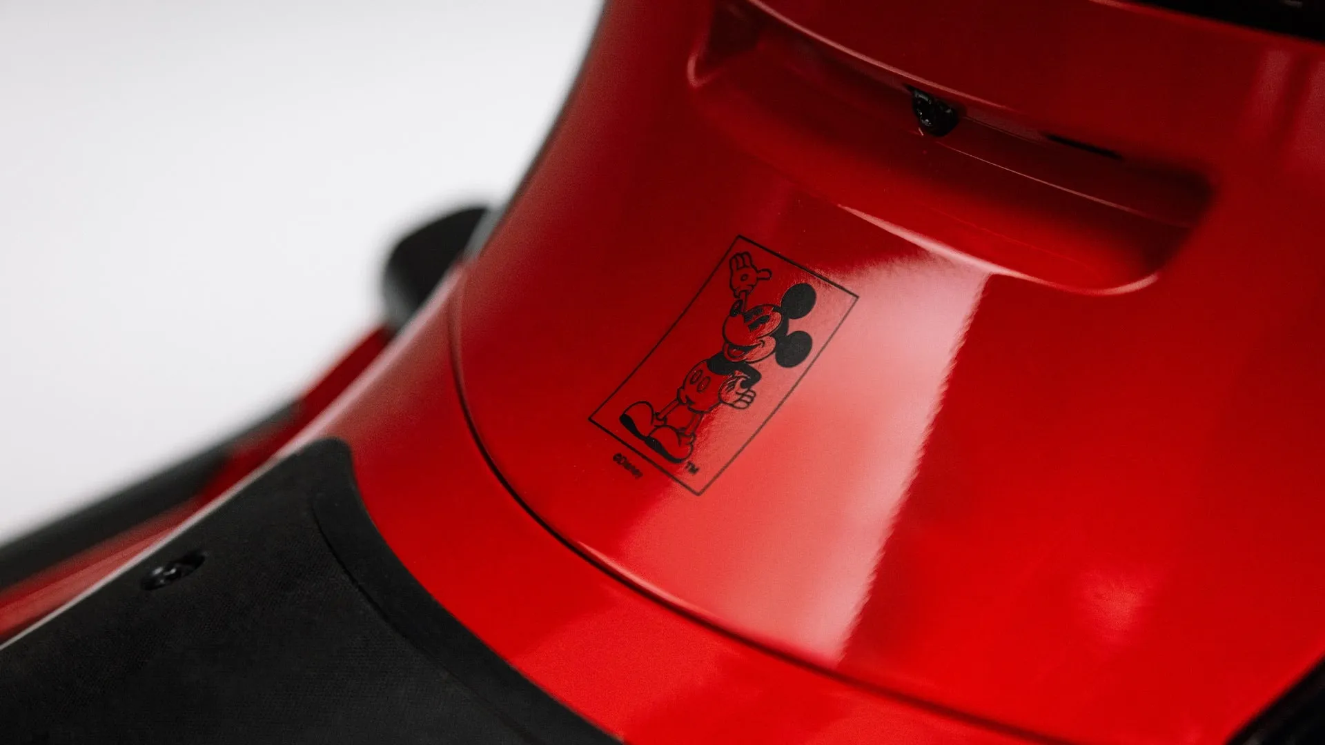 2023 Vespa Primavera 150 - Mickey Mouse Edition