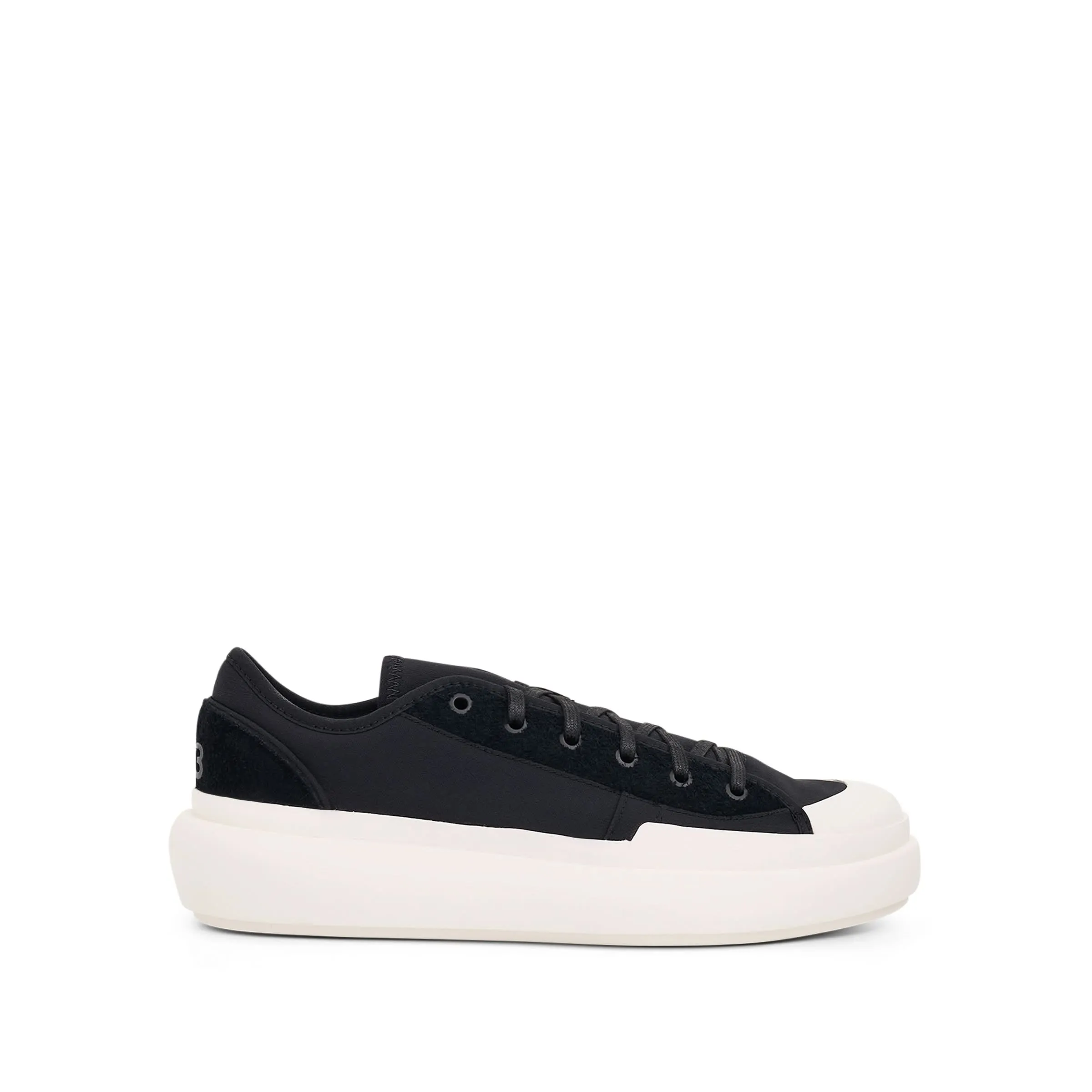 Ajatu Court Low Sneakers in Black/Off White