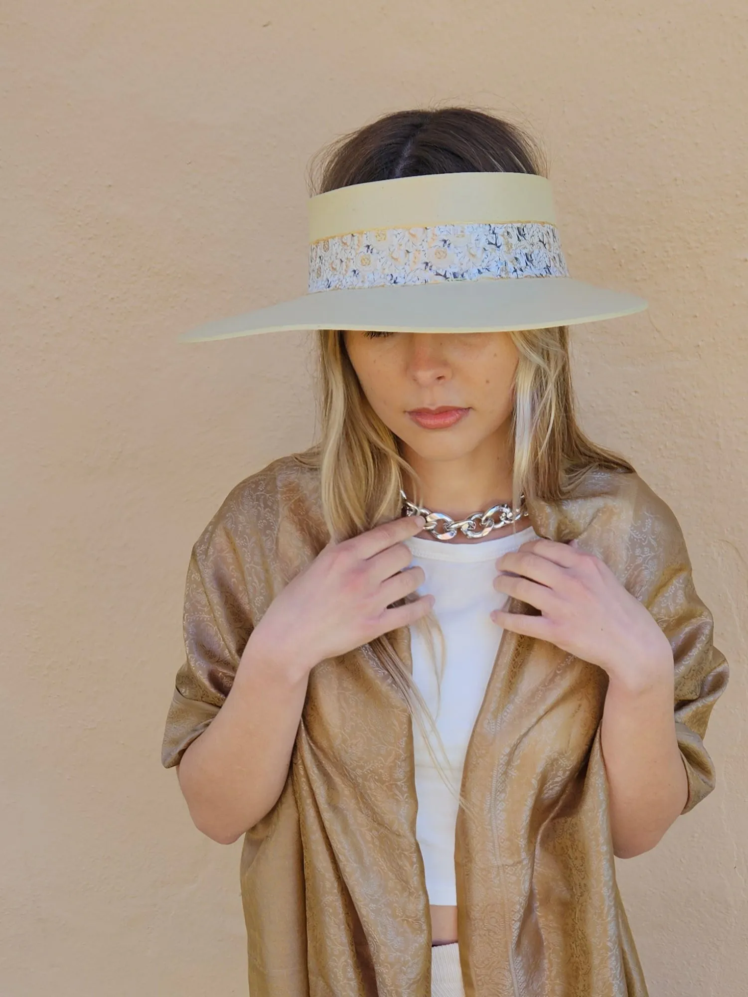 Beige "LadyEVA" Visor Hat with Golden White Floral Band