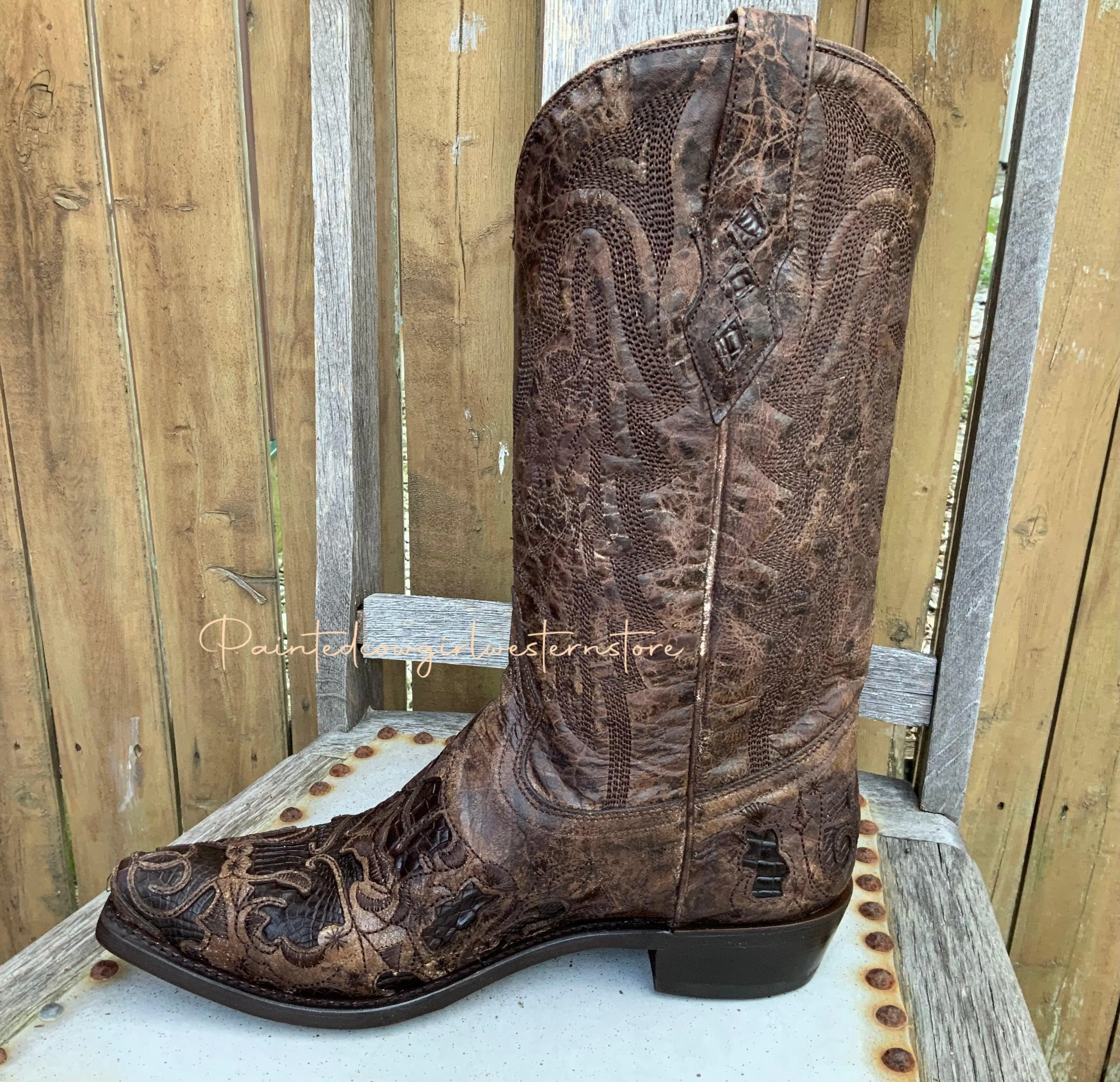 Corral Men's Distressed Brown Alligator Inlay Snip Toe Cowboy Boots A4115