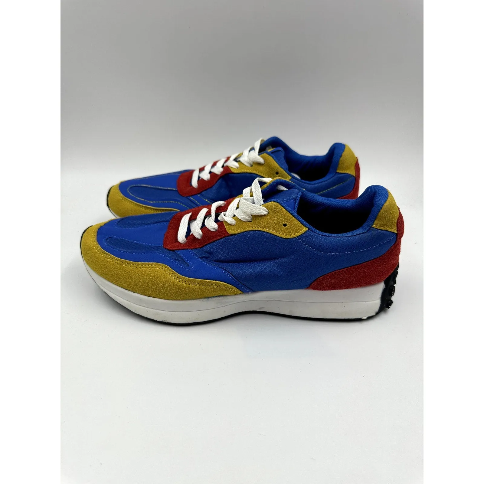 Men's Size 10, Blue Low Top Casual Sneaker w/ Red and Yellow Accents