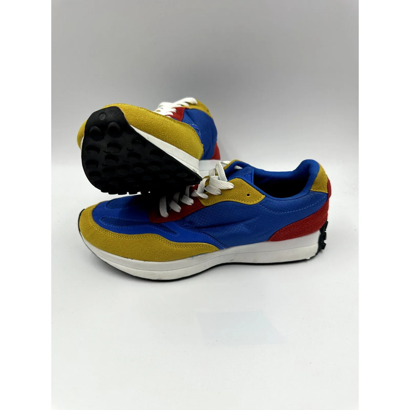 Men's Size 10, Blue Low Top Casual Sneaker w/ Red and Yellow Accents