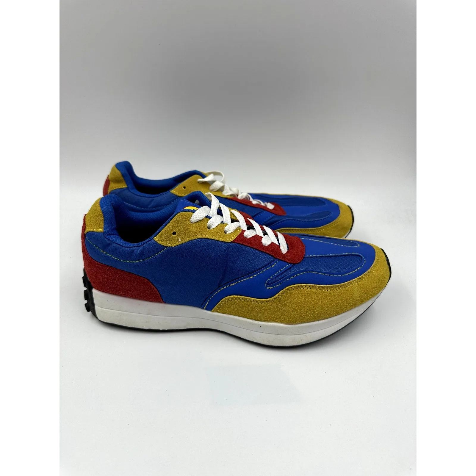 Men's Size 10, Blue Low Top Casual Sneaker w/ Red and Yellow Accents