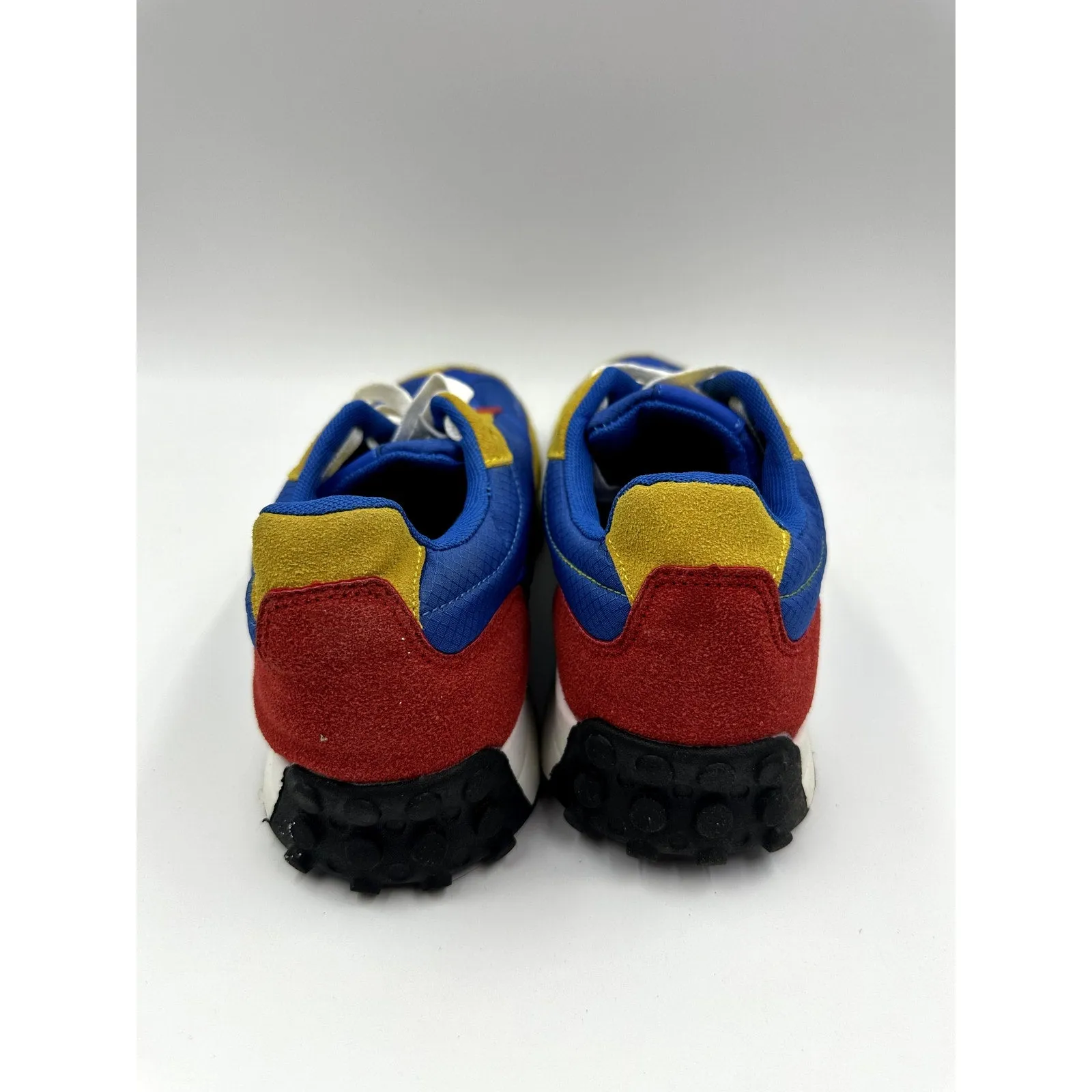 Men's Size 10, Blue Low Top Casual Sneaker w/ Red and Yellow Accents