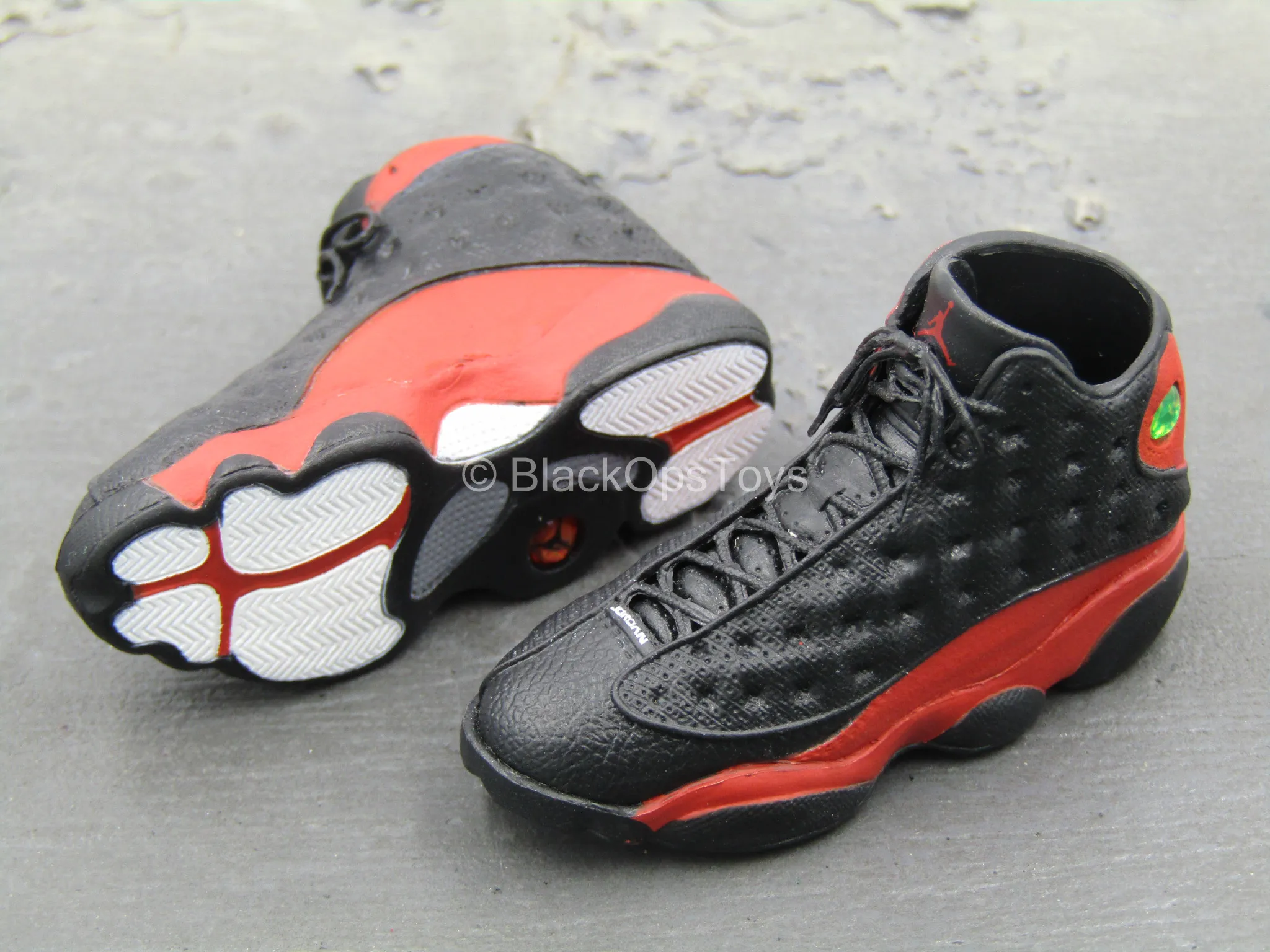 Michael Jordan - Air Jordan 13 Bred "Black Cat" (Peg Type)