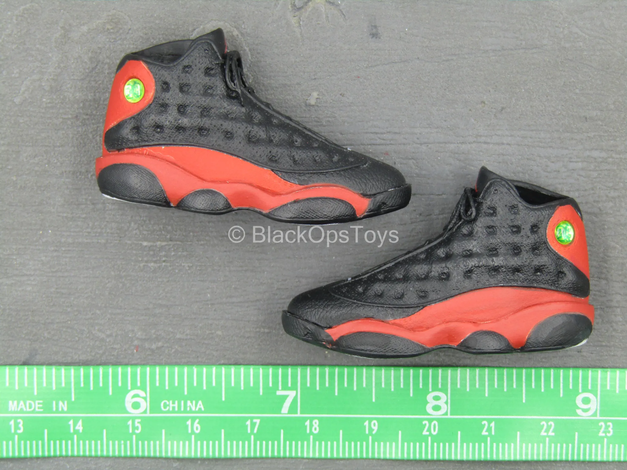 Michael Jordan - Air Jordan 13 Bred "Black Cat" (Peg Type)