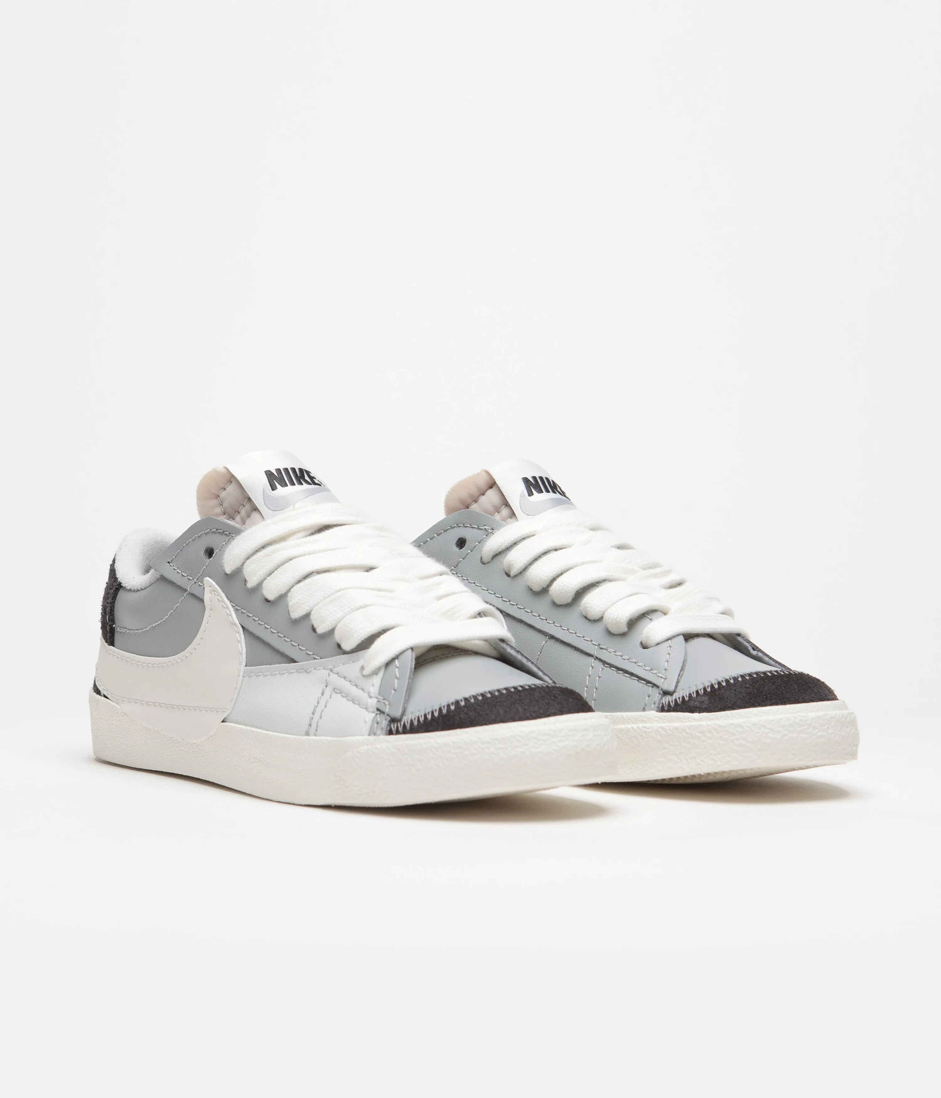 Nike Blazer Low 77 Jumbo SE Shoes - Light Smoke Grey / Sail - Photon Dust