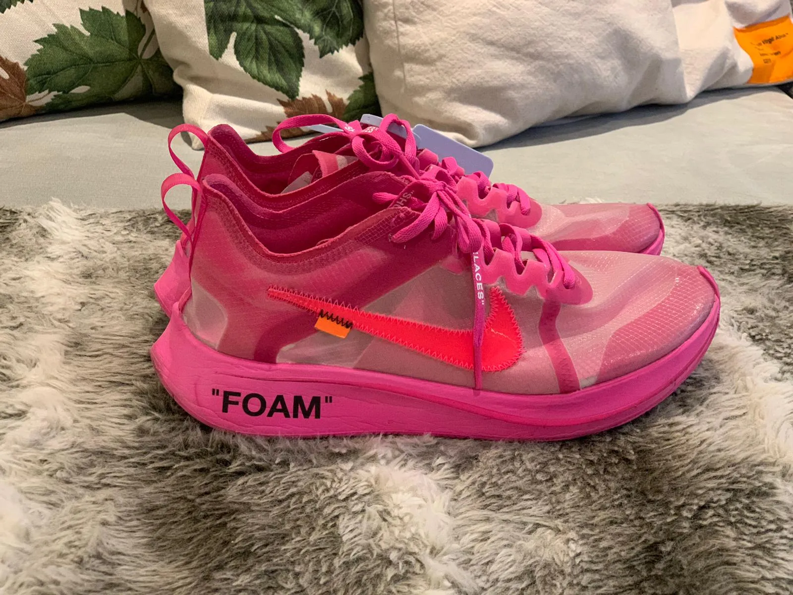 PRE LOVED - NIKE X OFF WHITE ZOOM FLY PINK