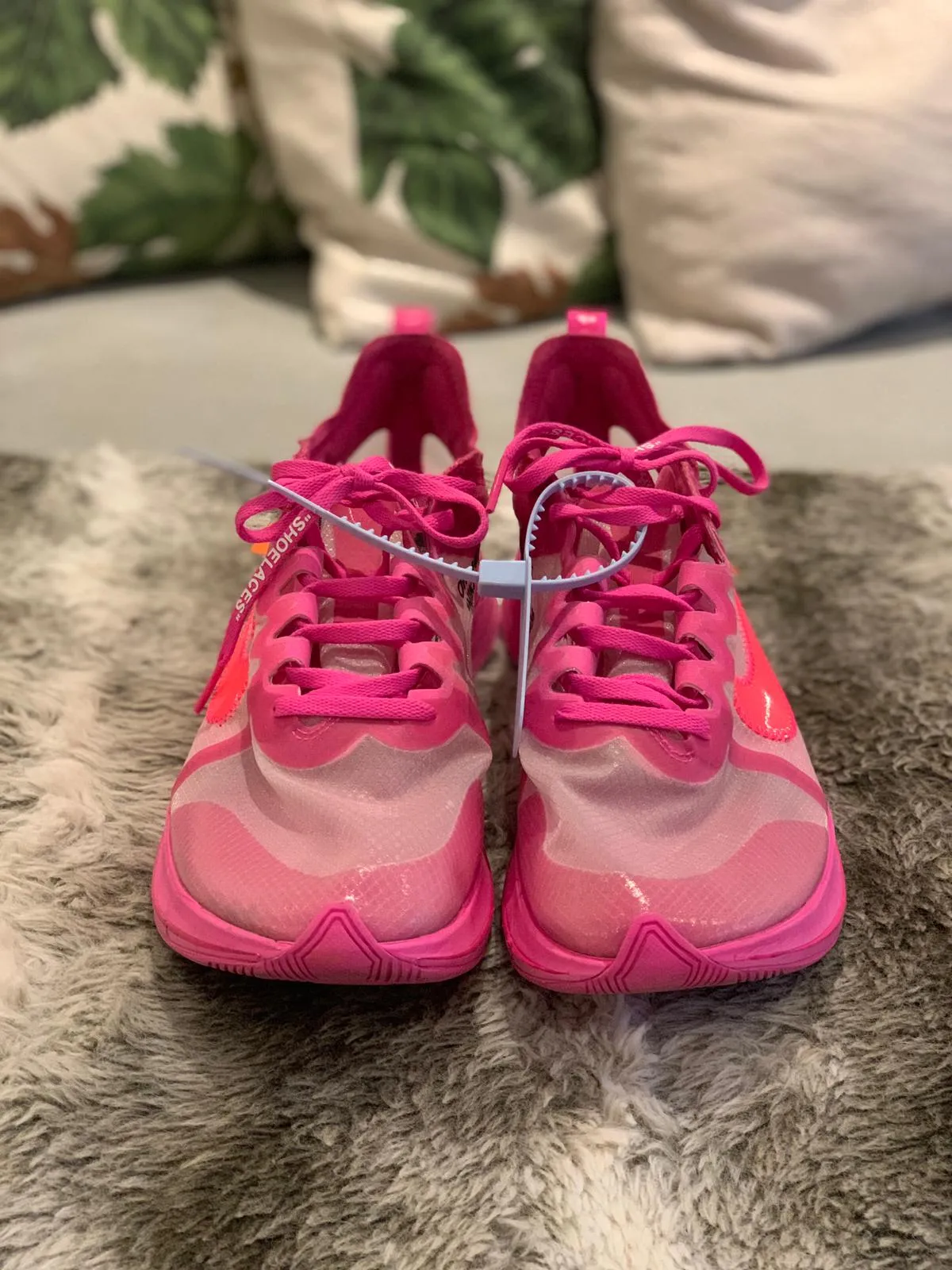 PRE LOVED - NIKE X OFF WHITE ZOOM FLY PINK